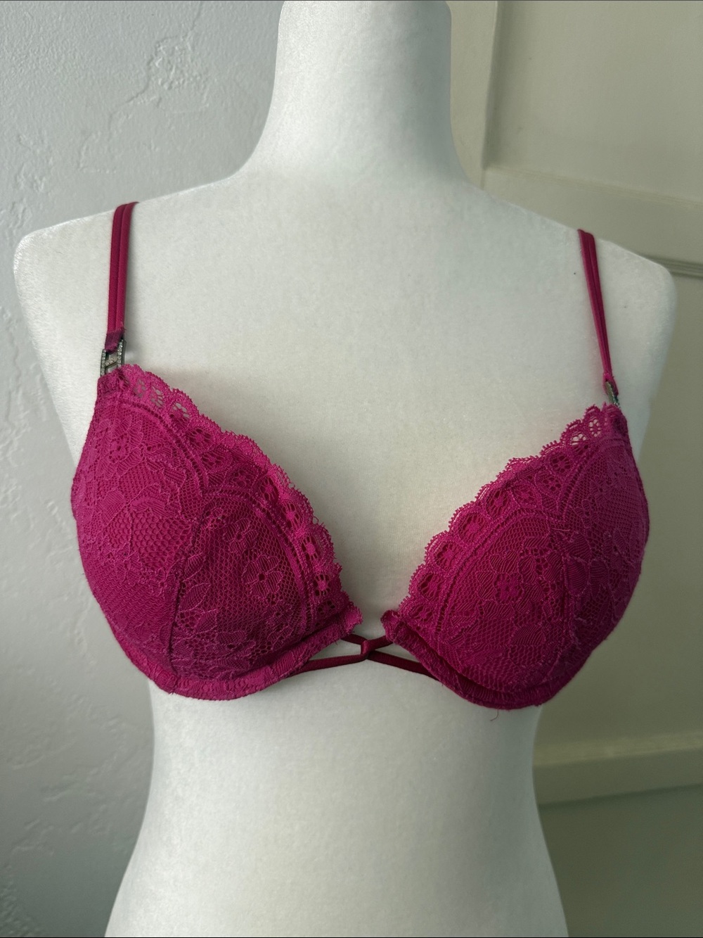 Y2K Victoria's Secret Lace Push-Up Bra in Magenta 34A